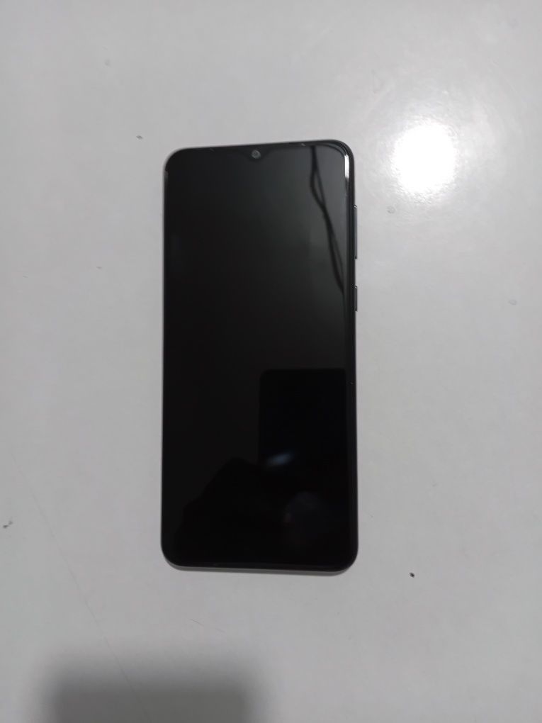 Samsung A04 ideal.