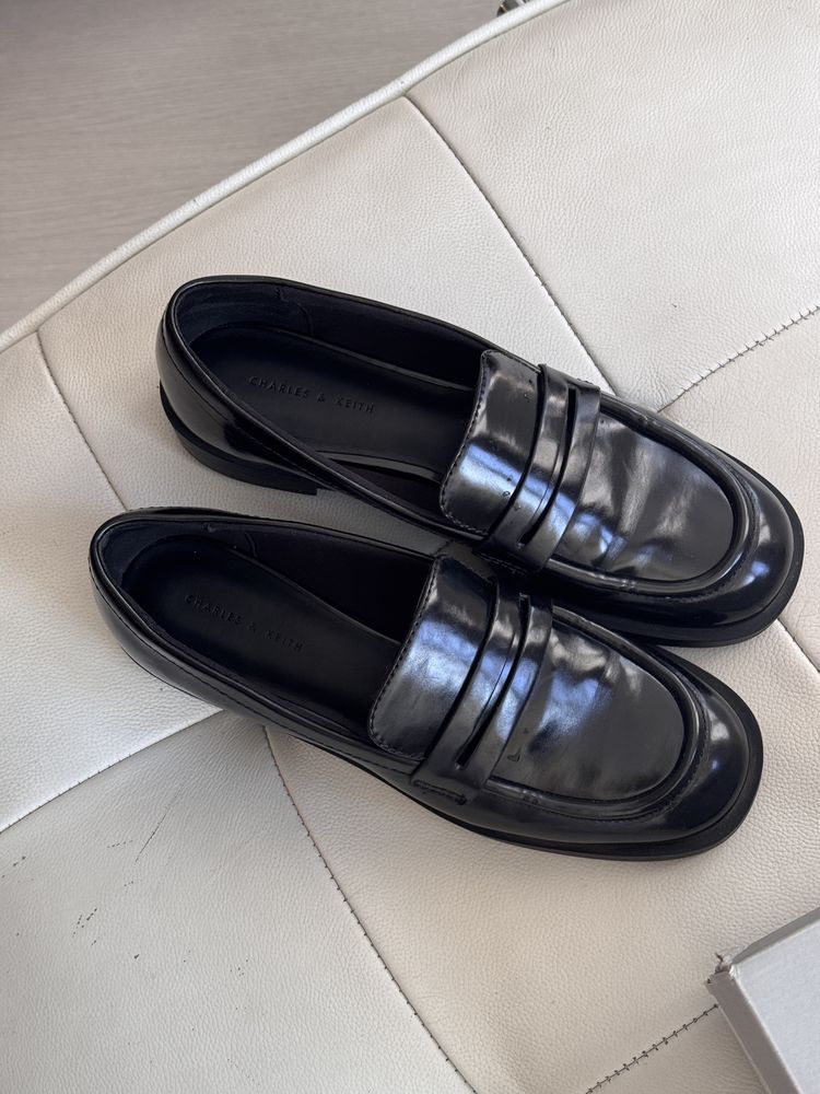 Лоферы Charles & Keith 39