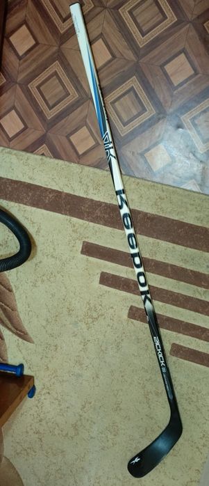 Продаётся хоккейная клюшка левая