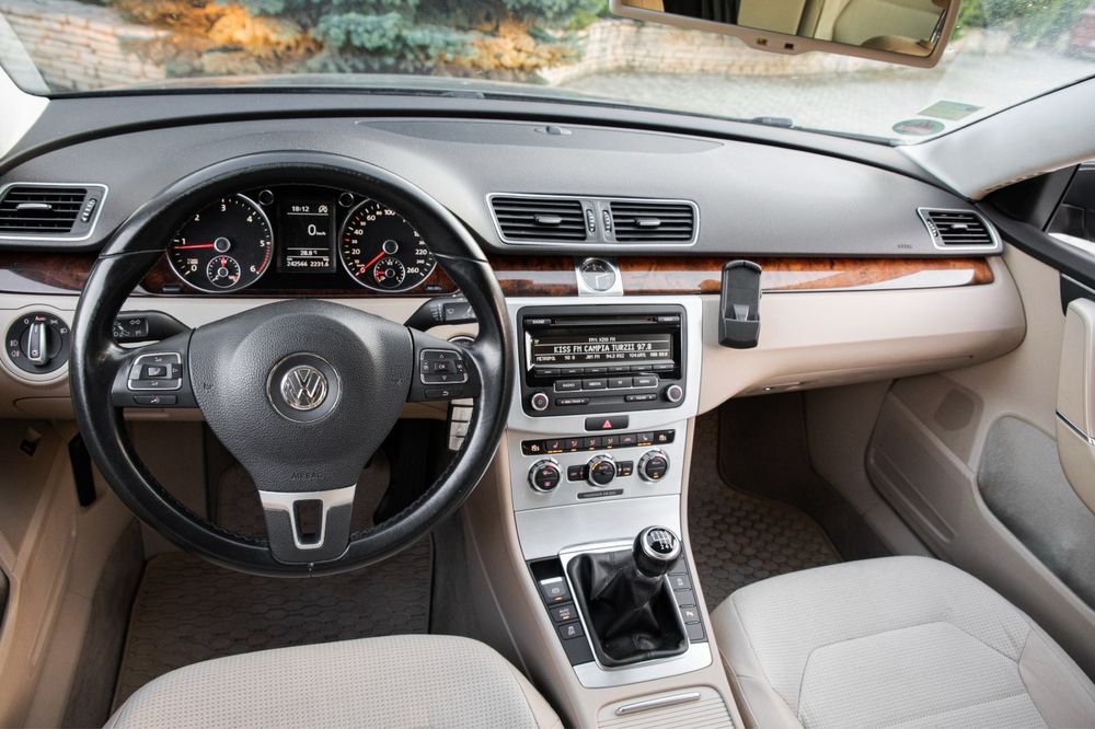 Vand VW Passat B7 Variant 2.0 TDI / 2012