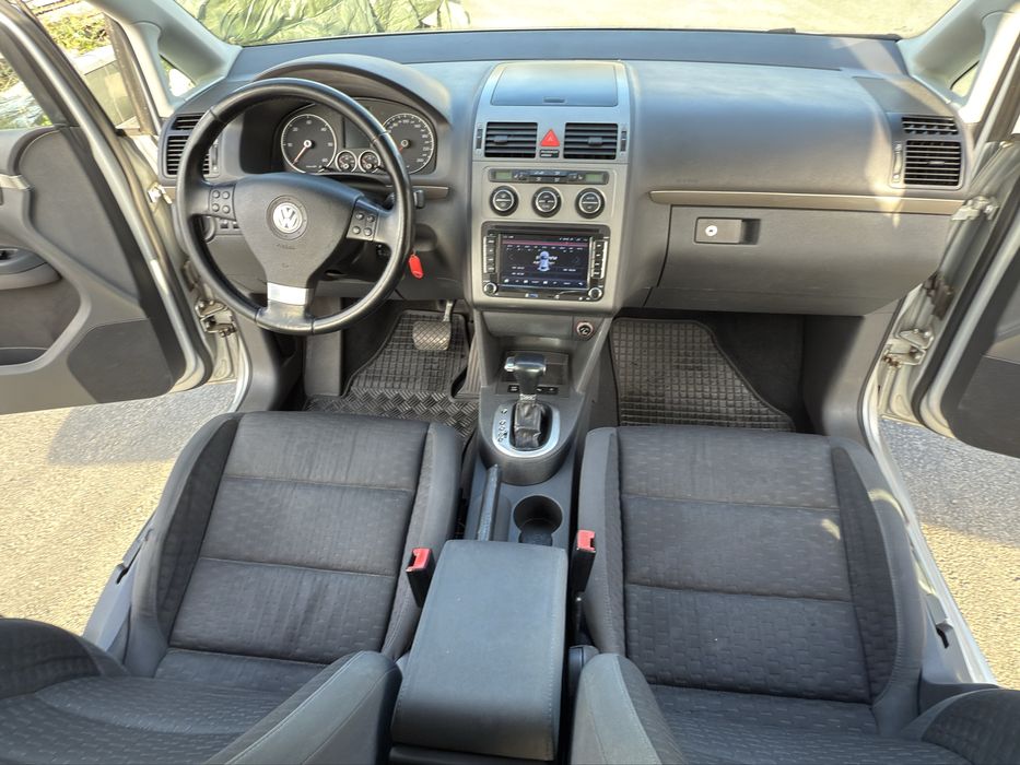 Volkswagen Touran 7 locuri