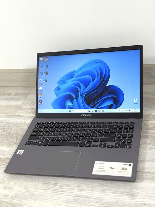 Продам новый ноутбук новой модели в полном комплект