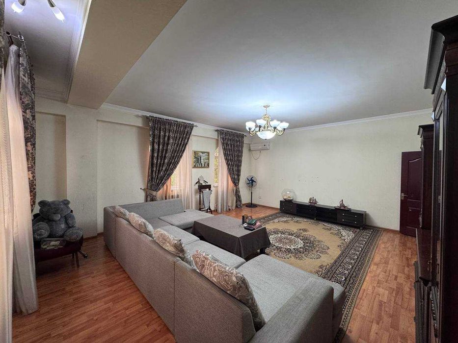 Юнусабад, метро Шахристан 4/4/4 кирпич 122 кв.м. среднее состояние=