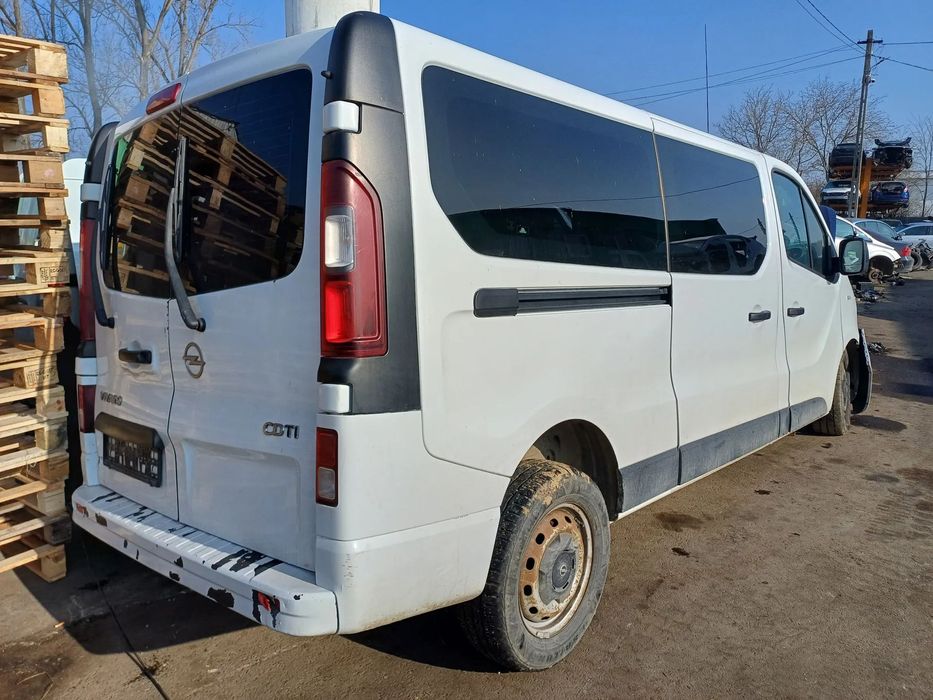 far usa oglinda dreapta ceasuri bord consola centra bord spira volan usa stop tripla portiera stanga  dreapta spate  panou clima scaune fata spate broasca macara motoras geam  ansamblu stergatoare spira volan vas lichid parbriz expansiune Opel Vivaro B, a
