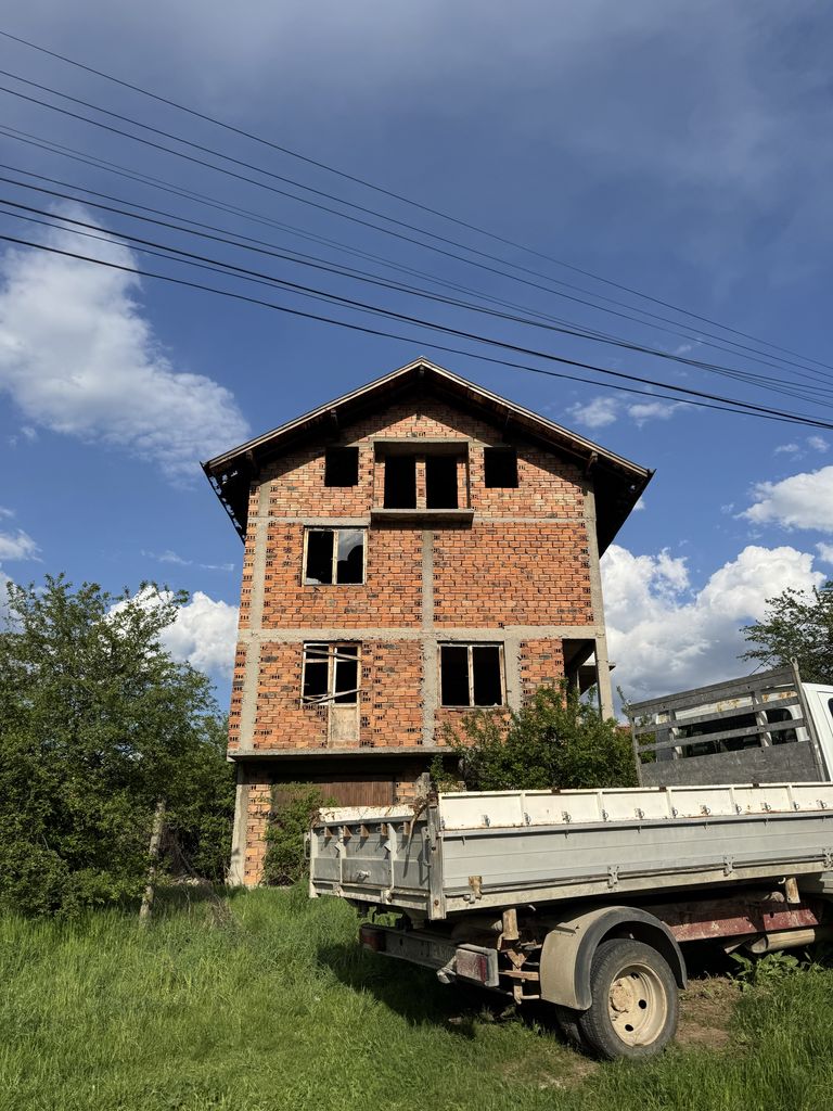 Продава се Къща в Перник, Калкас - 256 кв.м за 704 €/кв.м - Снимка #1
