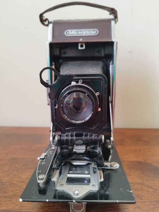Ретро фотоаппарат Момент
