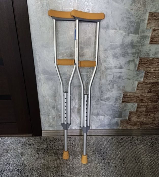 Продам костыли детские