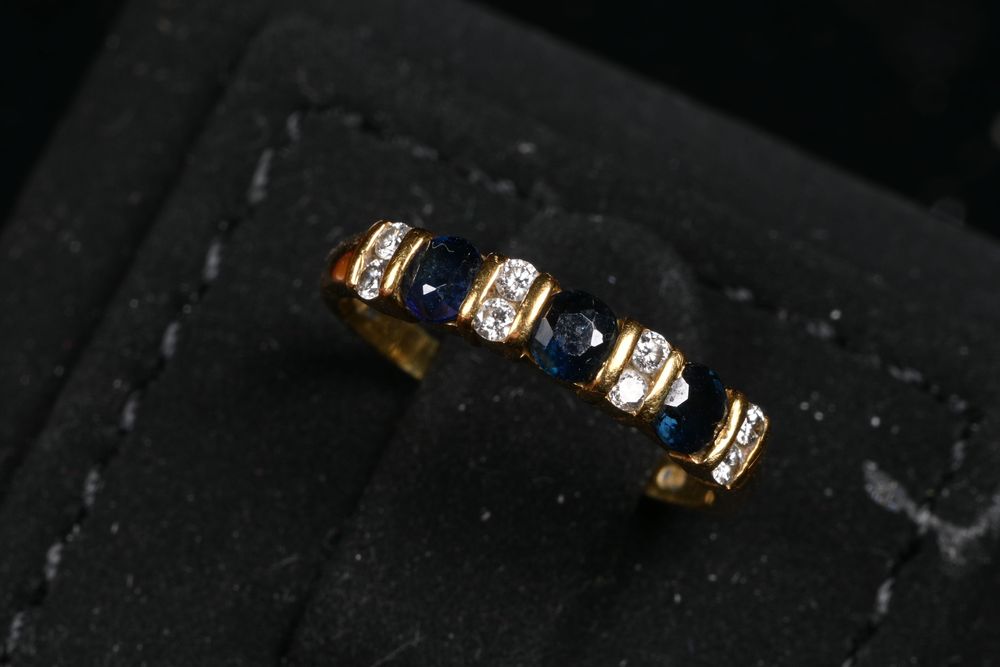 Златен пръстен Халка 18к (750) с 8 диаманта и 3 сапфира Размер 49