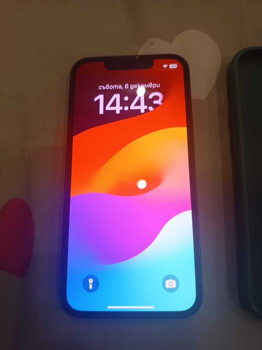 Iphone 13 mini raboti perfektno