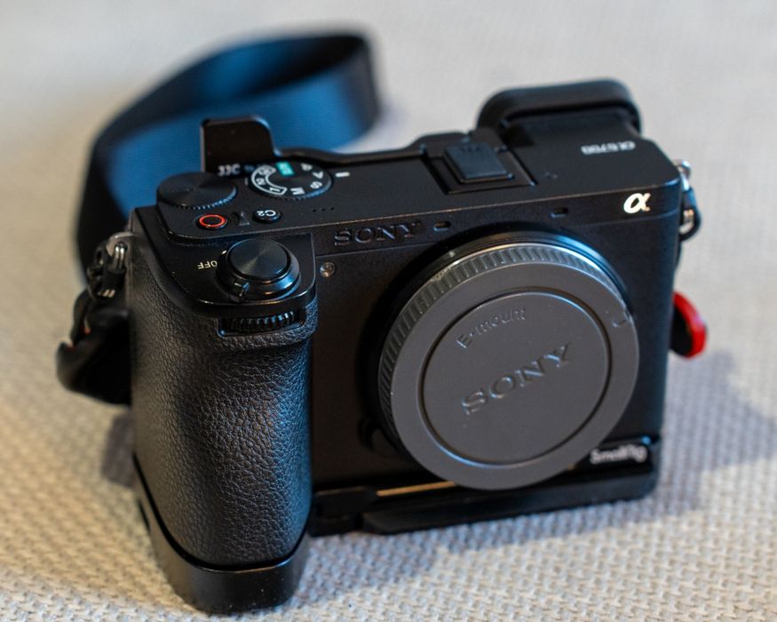 Sony a6700 body +хват и упор