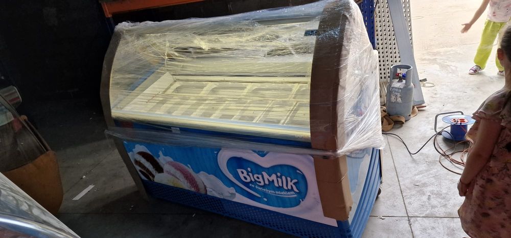 Vitrina frigorifica pentru inghetata ISA 10 cuve si 13 cuve