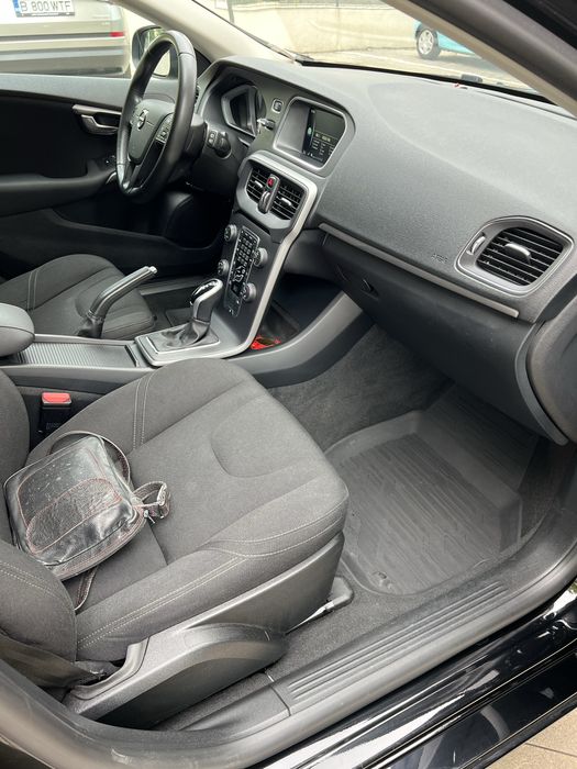 Volvo V40 D3 150 CP