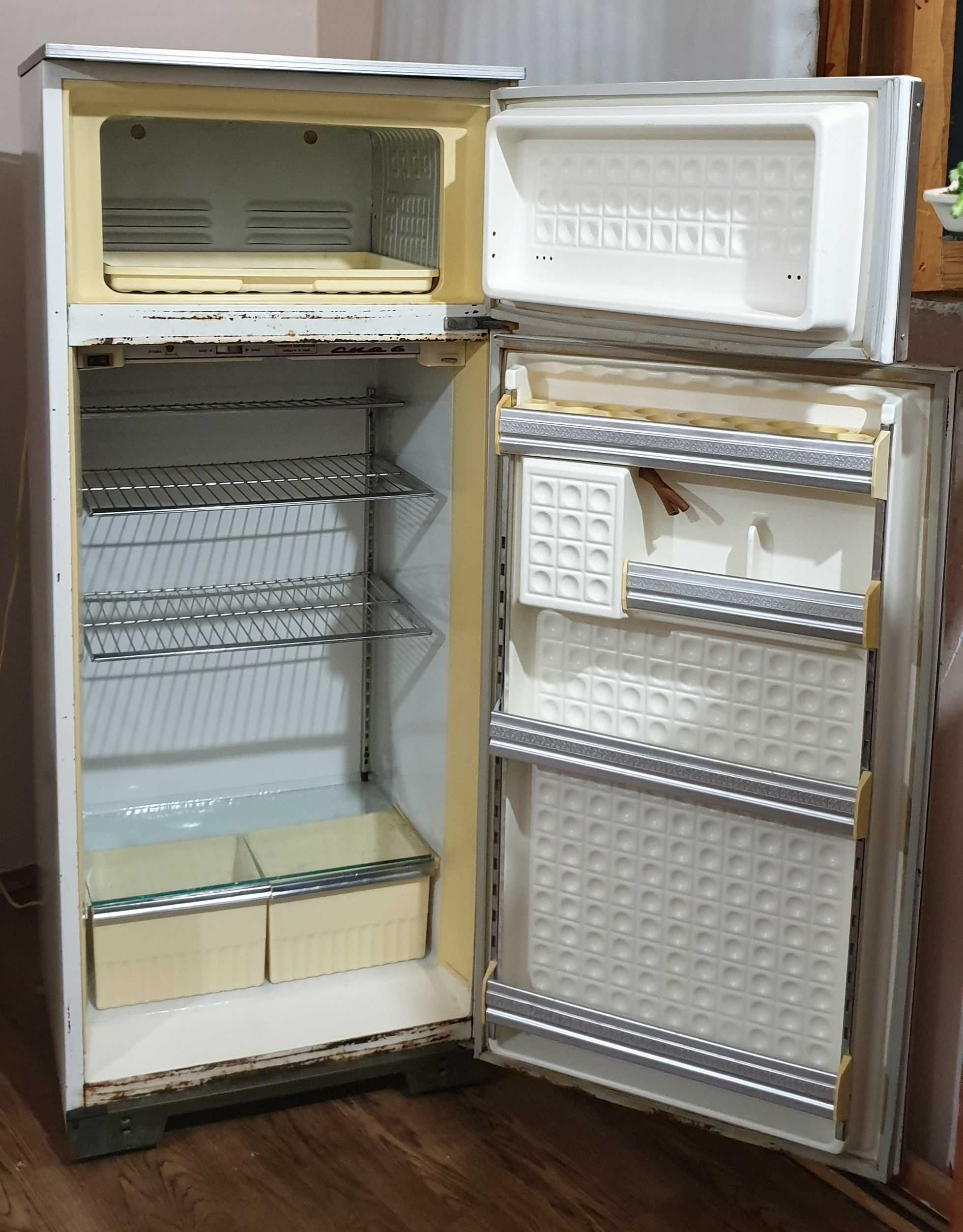 Продам рабочий холодильник