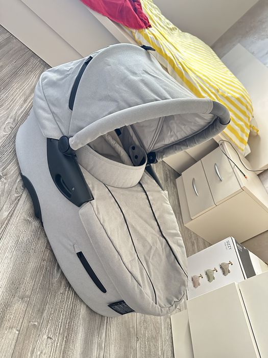 Mutsy Evo количка + подаръци (дъждобран, чувалче, аксесоари)