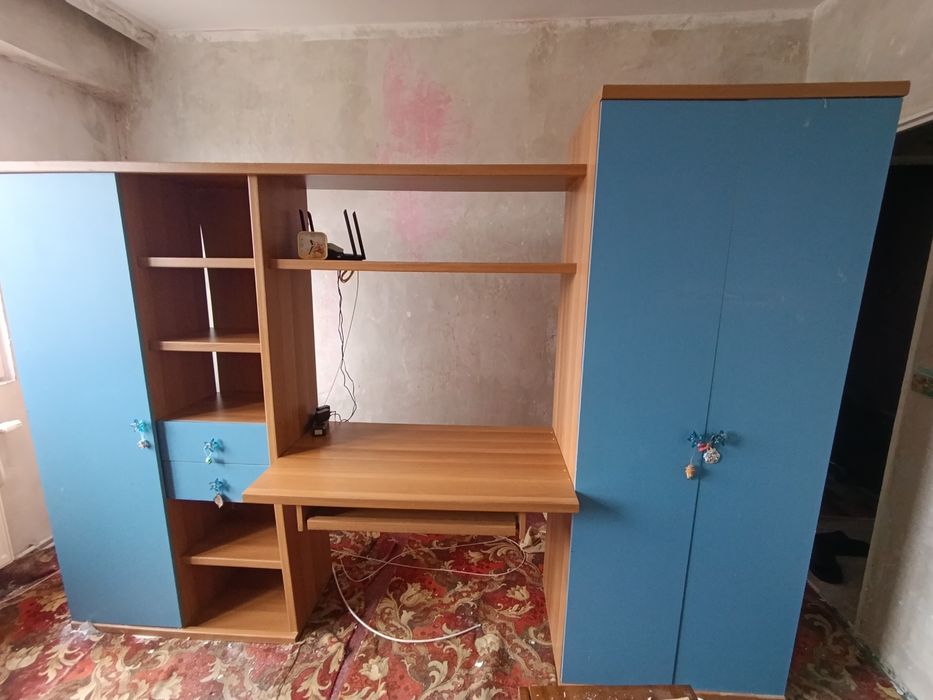 Продавам секция с бюро и кухненски ъгъл с опция сън и ракла