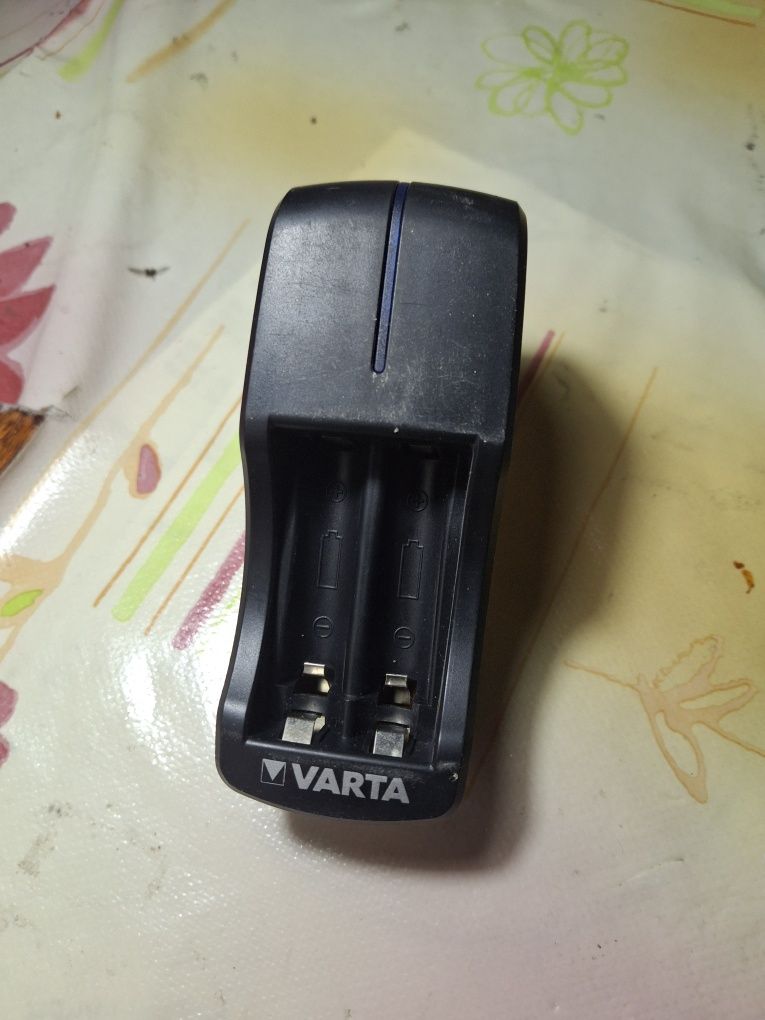 Зарядное устройство VARTA