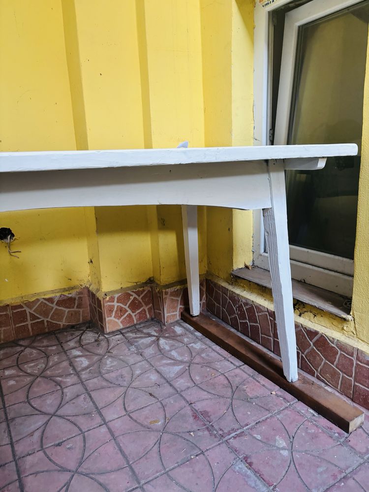 Маса за хранене от масивно дърво