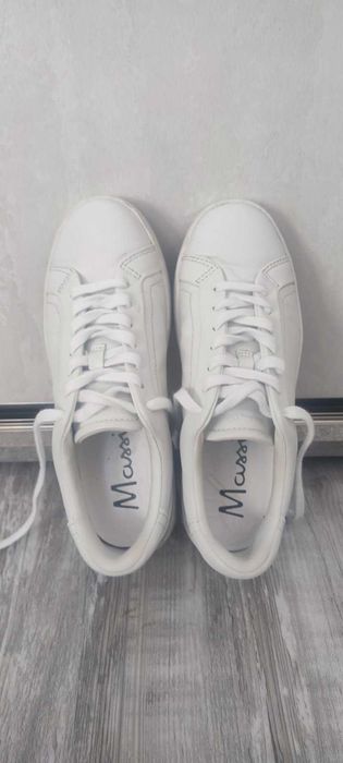 Тотална разпродажба на маратонки