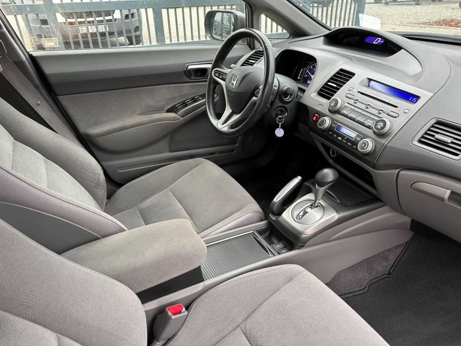 Inchirieri auto Rent a Car Honda Civic Hybrid cutie Automata si GPL