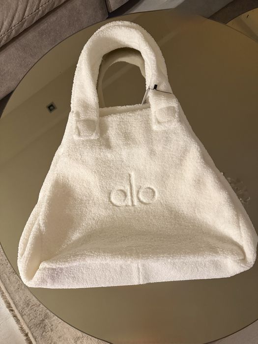 Нова чанта: Alo.       .