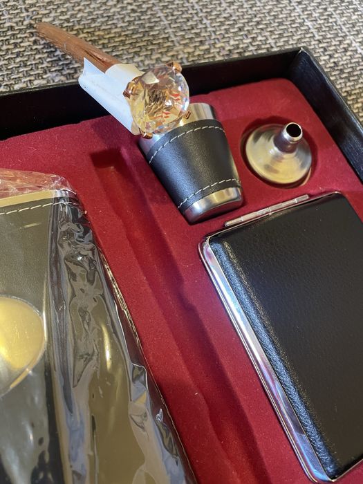 Set cadou cu tabacheră