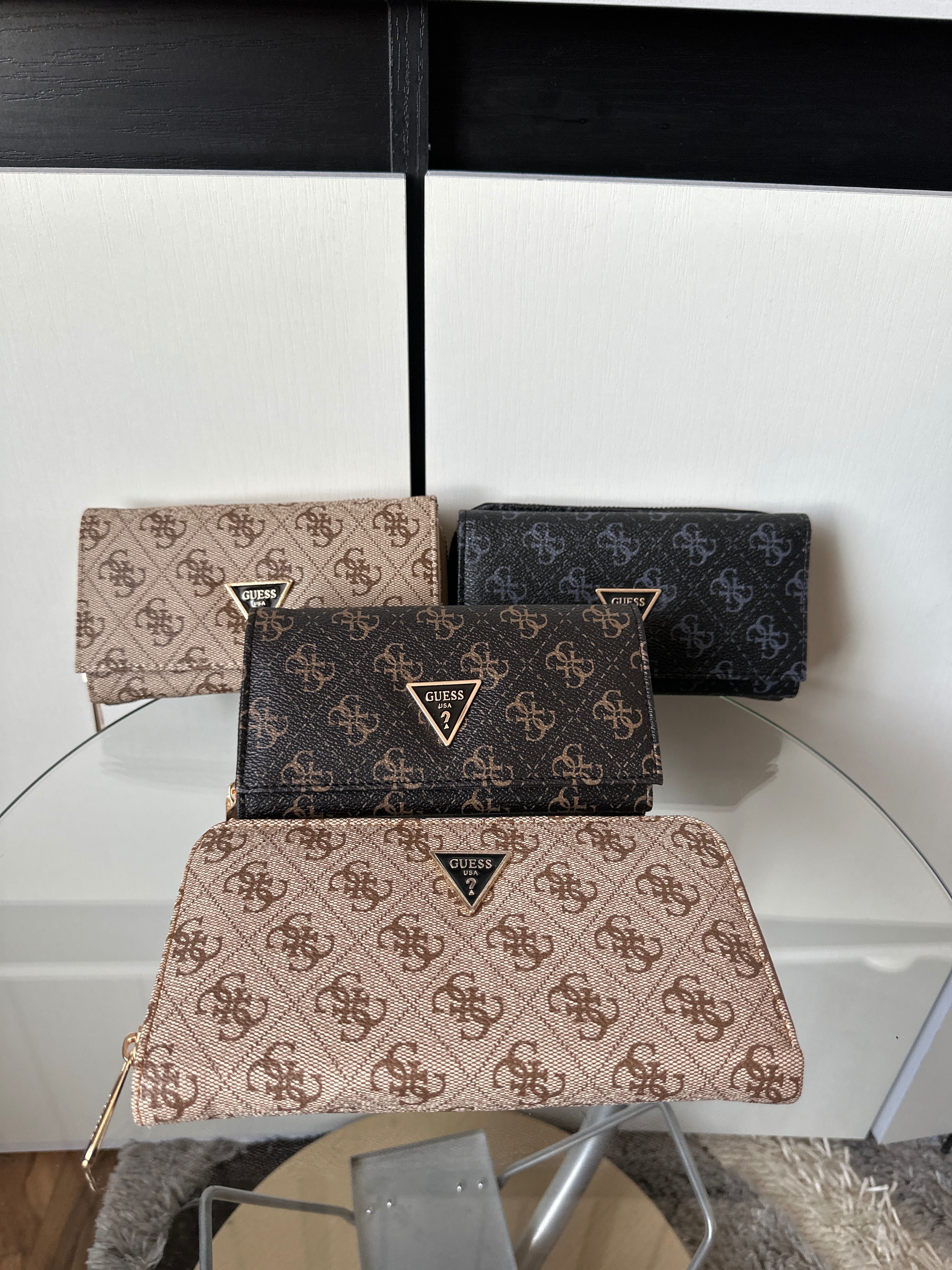 РАЗПРОДАЖБА Дамски портфейл Guess