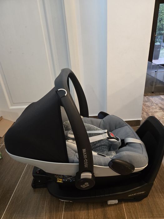 Scoica Auto Maxi Cosi Pebble Isize + baza isofix