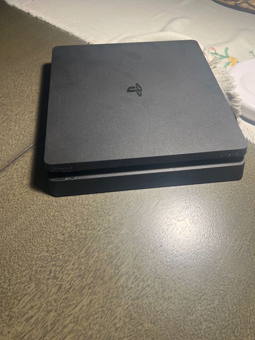 Срочно продаю плэйстейшен 4