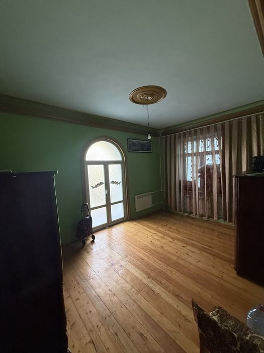 Продаю свою 3 ком.квартиру,высоко потолочная,дом кирпичный в центре: