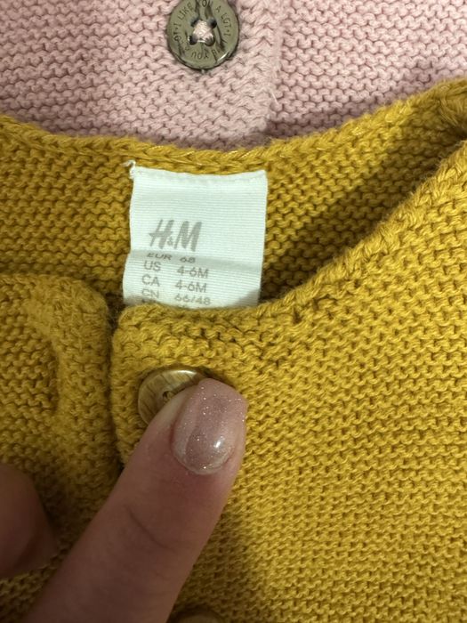 Два броя бебешки жилетки H&M