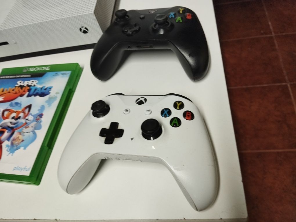 Xbox One S cu 2 controllere si 2 jocurii