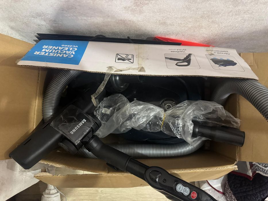 Продам пылесос ползовались 2-3 раза