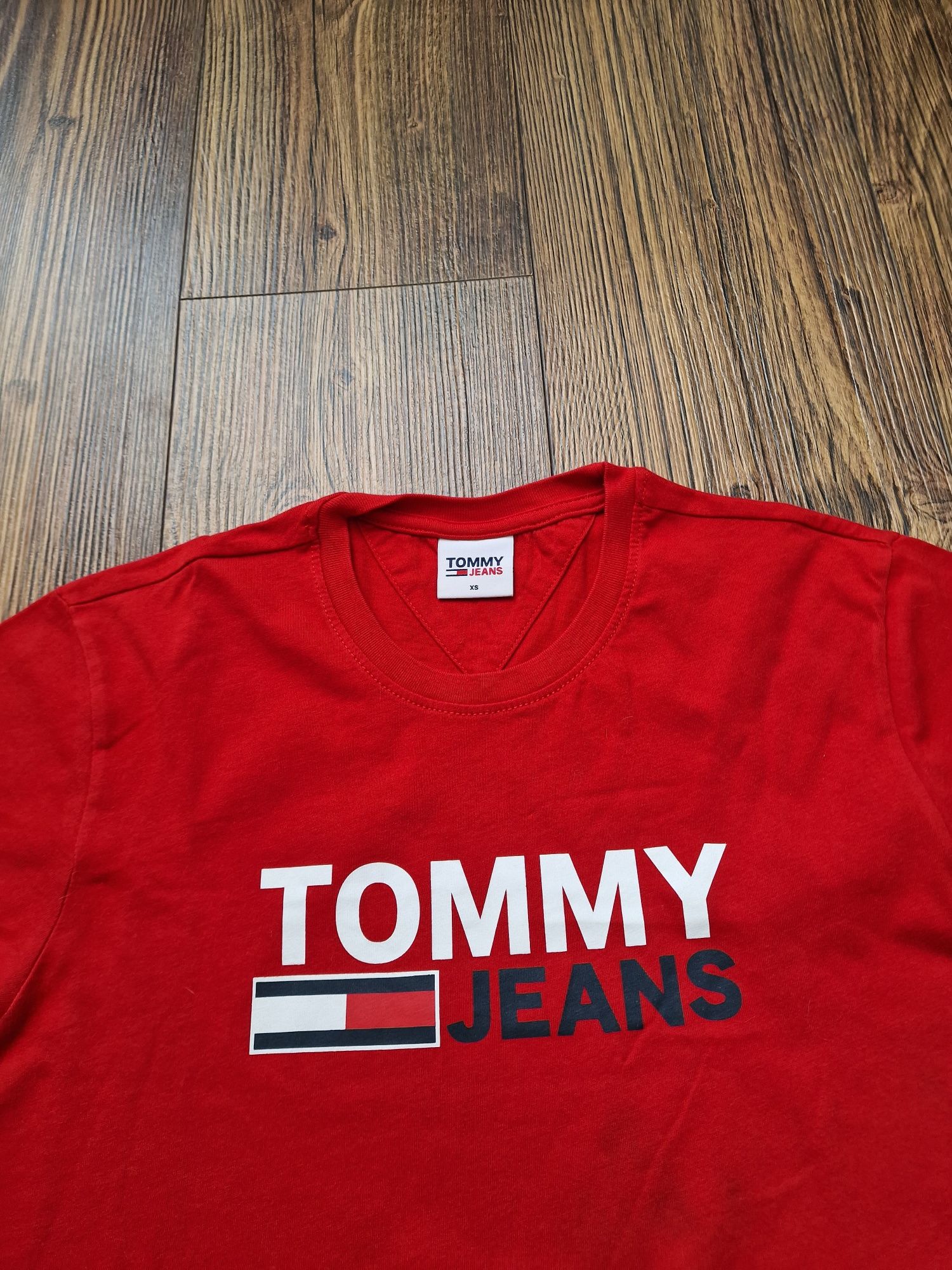 Страхотна мъжка тениска TOMMY HILFIGER размер XS