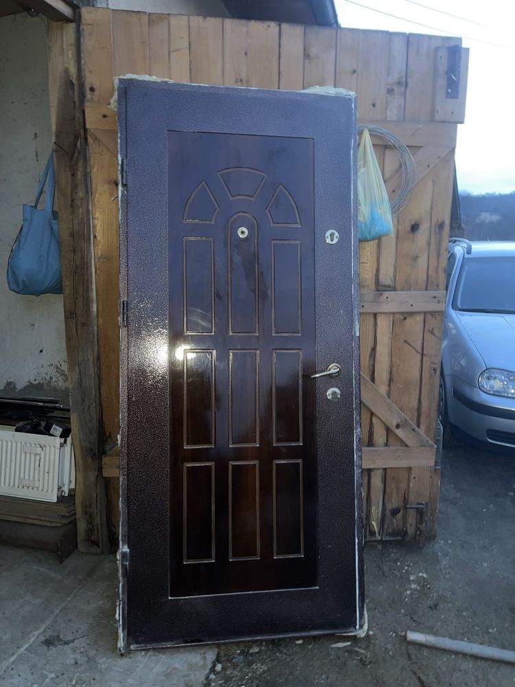 Ușa intrare apartament