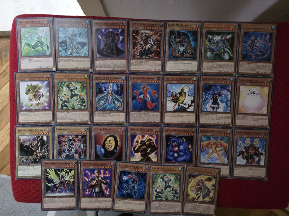 Продавам Yu-gi-oh карти