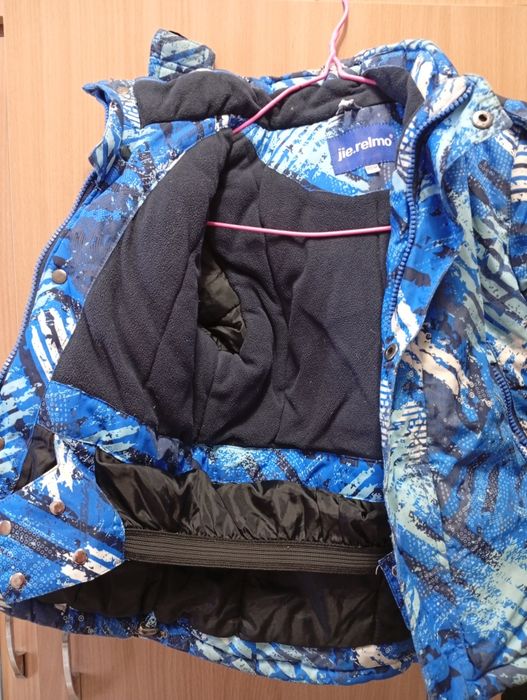 Продам куртку детскую