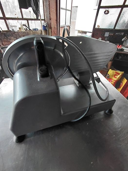 Feliator de mezeluri