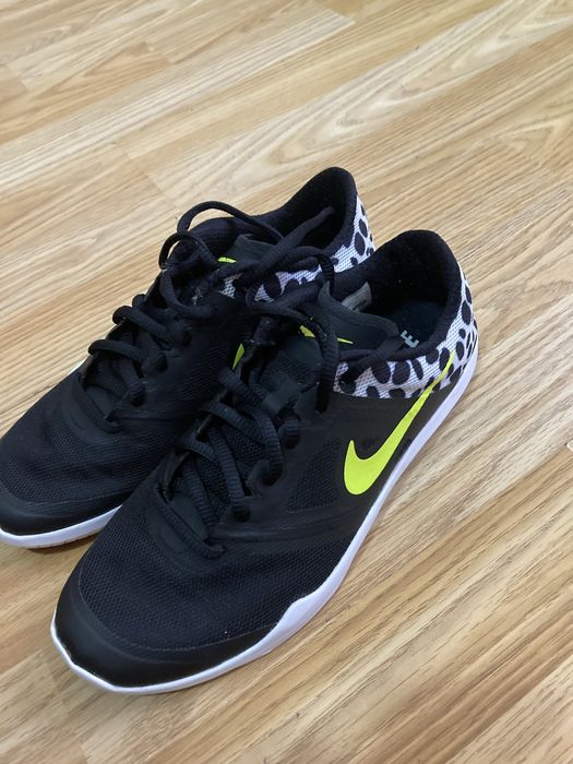Обувки nike womens studio trainer 2
