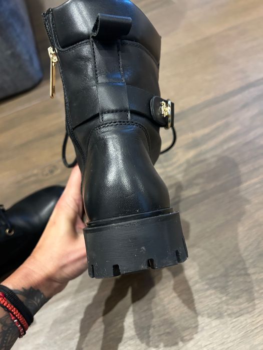 Tommy Hilfinger боти