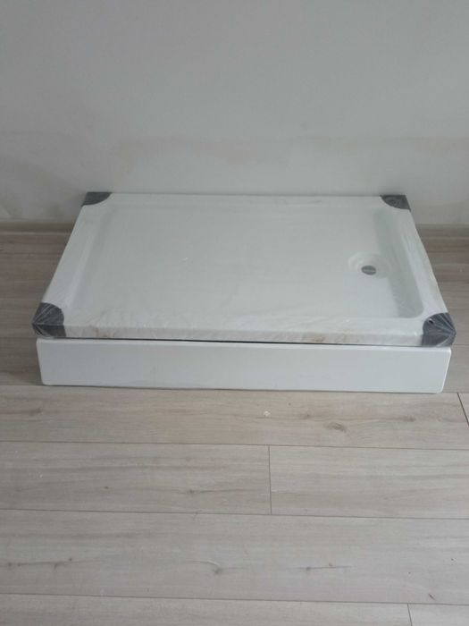 Душевые поддоны. +. 2 рукомойника 1 угловой. 1 прямой.