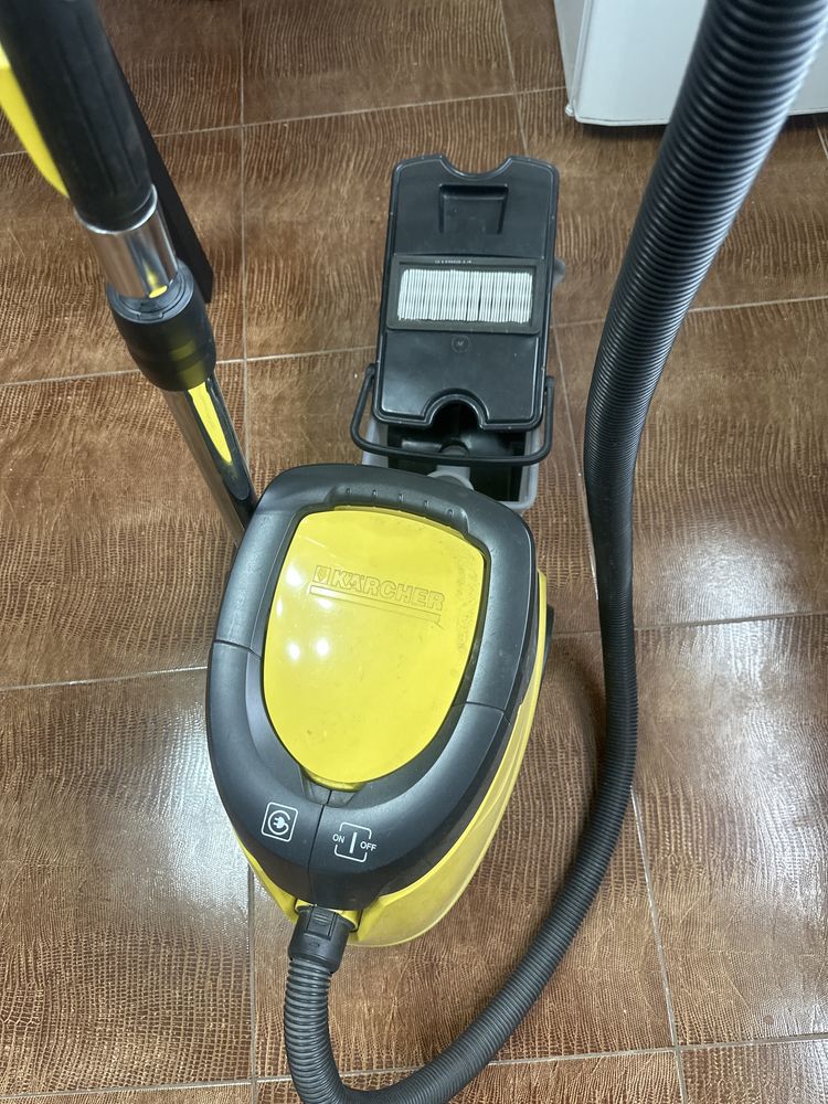 Продам пылесос Karcher б/у