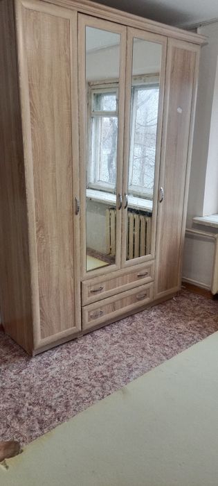 Продам шкаф и прихожую в Хорошем состояние