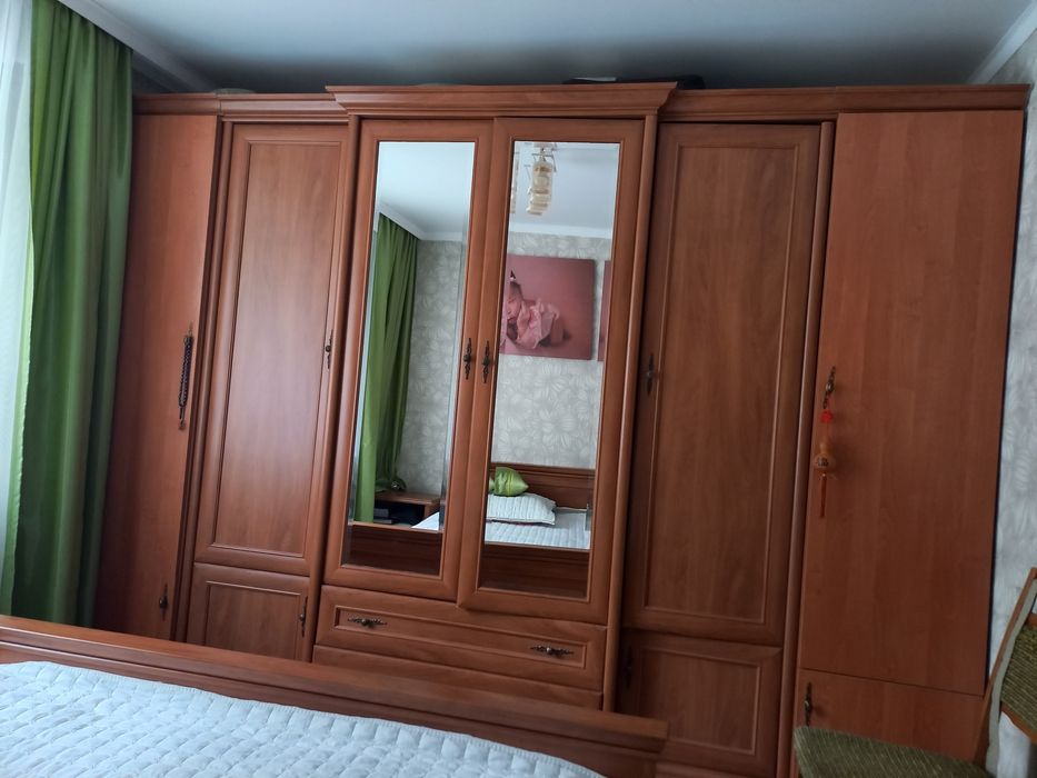 Спальная мебель, плательный шкаф