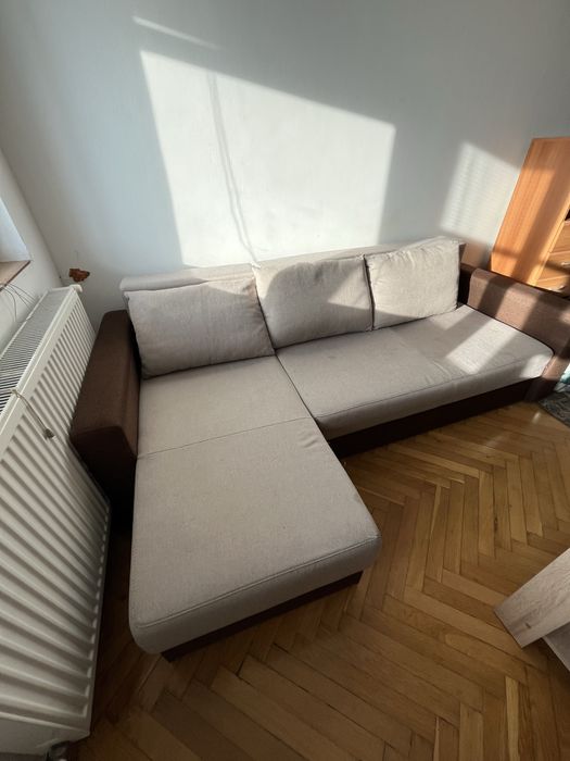 Vând colțar negociabil