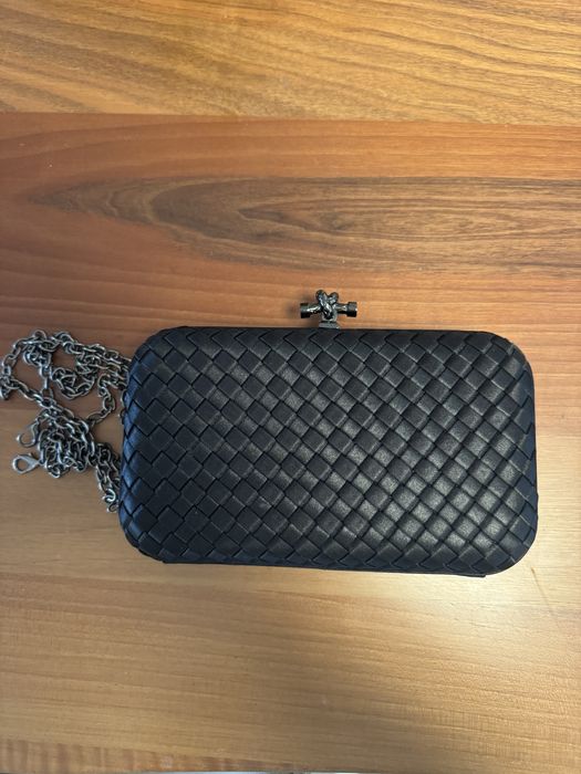 Дамски клъч по модел на Bottega Veneta