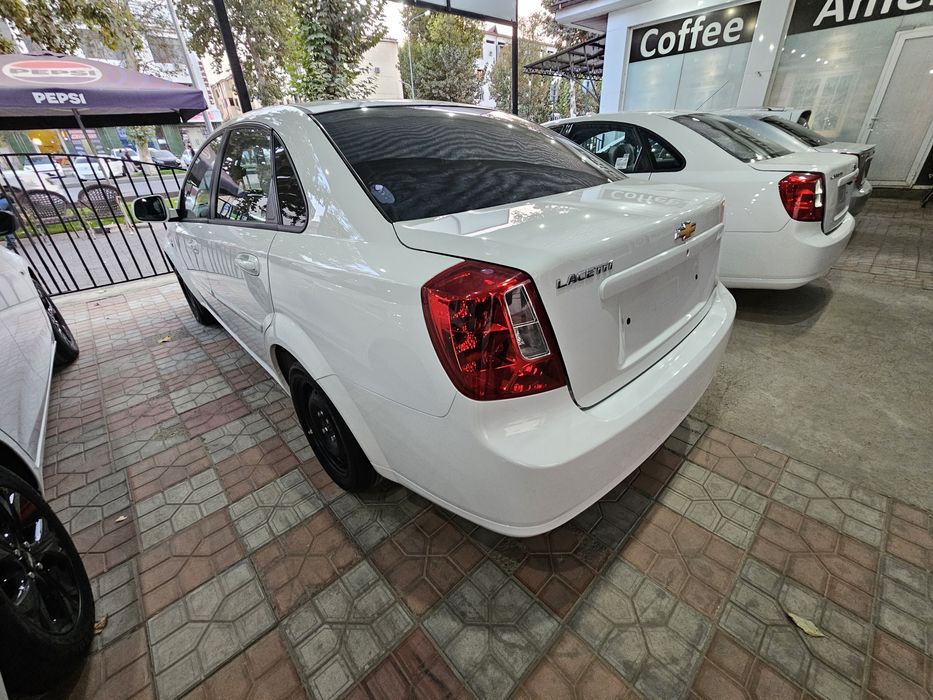 Жентра автомобили