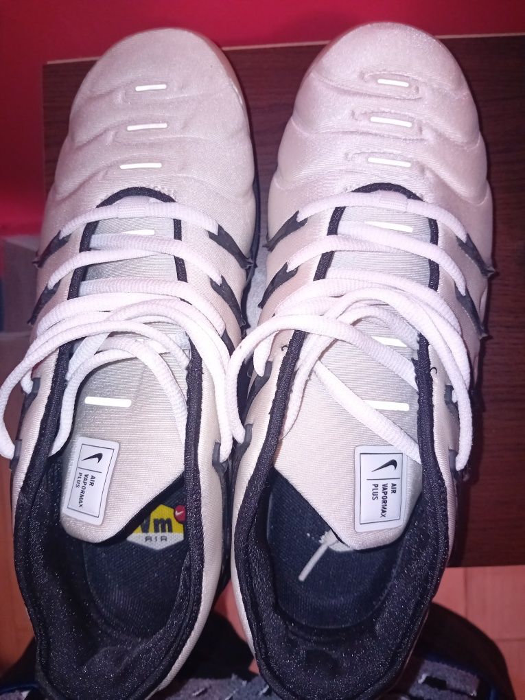 Продават се nike vapormax plus,без кутия!