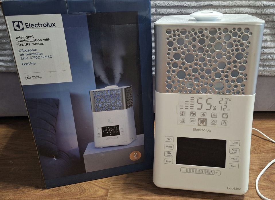 Увлажнитель воздуха Electrolux EHU 3710D / 3715D