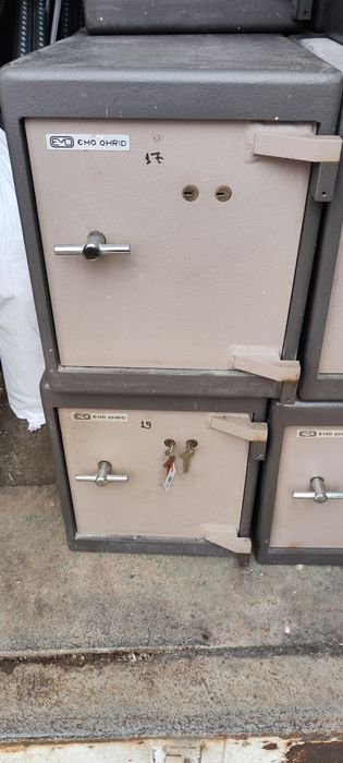 Продавам метална каса