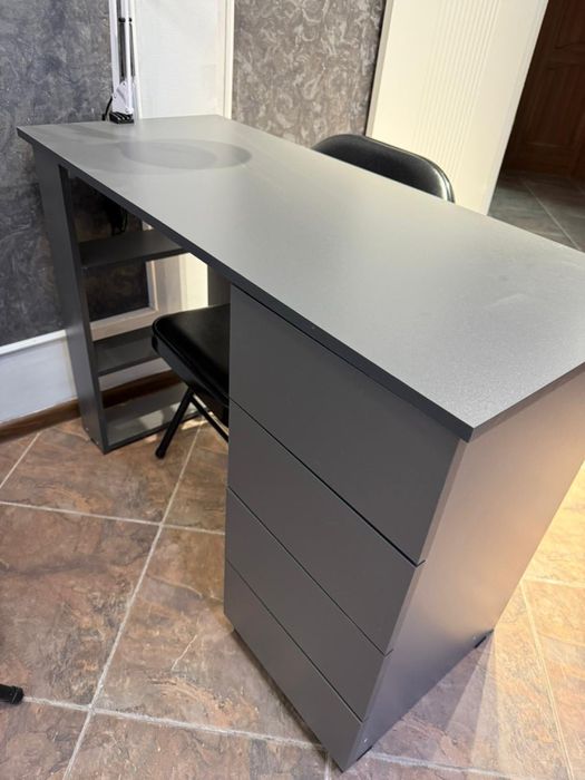 Продам маникюрные столы 4 шт